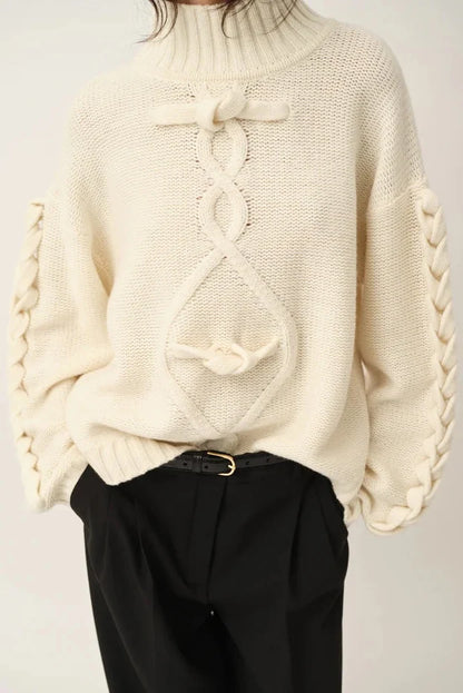 Como Braid Sweater fra The Garment er en klassisk strik i cream på kvinde