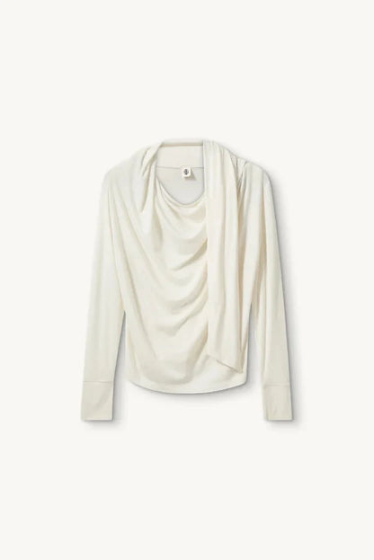 Breanna Scarf Blouse fra The Garment er en elegant bluse i cream
