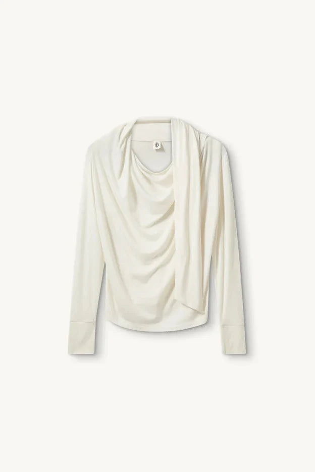 Breanna Scarf Blouse fra The Garment er en elegant bluse i cream