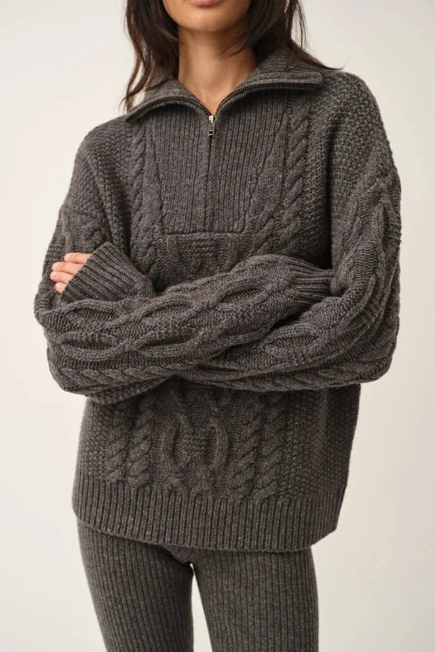Como Zip Sweater fra The Garment er en klassisk kabelstrik i grey melange på kvinde