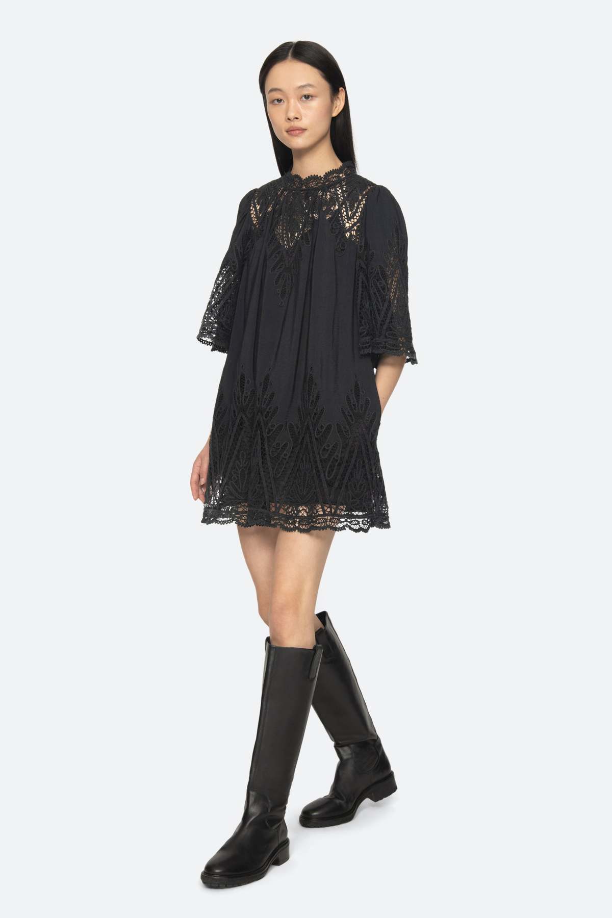 Vali Mini Dress fra Sea New York er en elegant minikjole fra siden