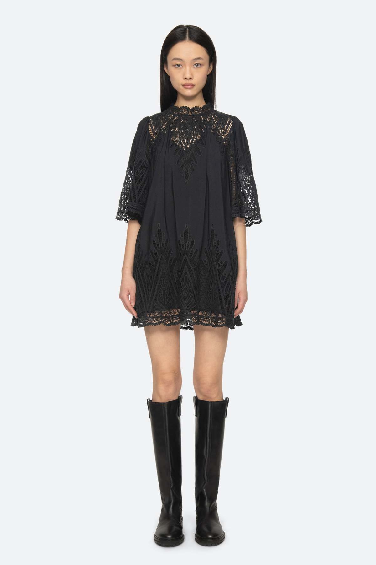 Vali Mini Dress fra Sea New York er en elegant minikjole forfra