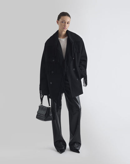 Sort oversized IRO Paris Drifter uldjakke med frynser langs krave, front og ærmer, bred reverskrave og dobbeltradet knaplukning forfra i fuld figur