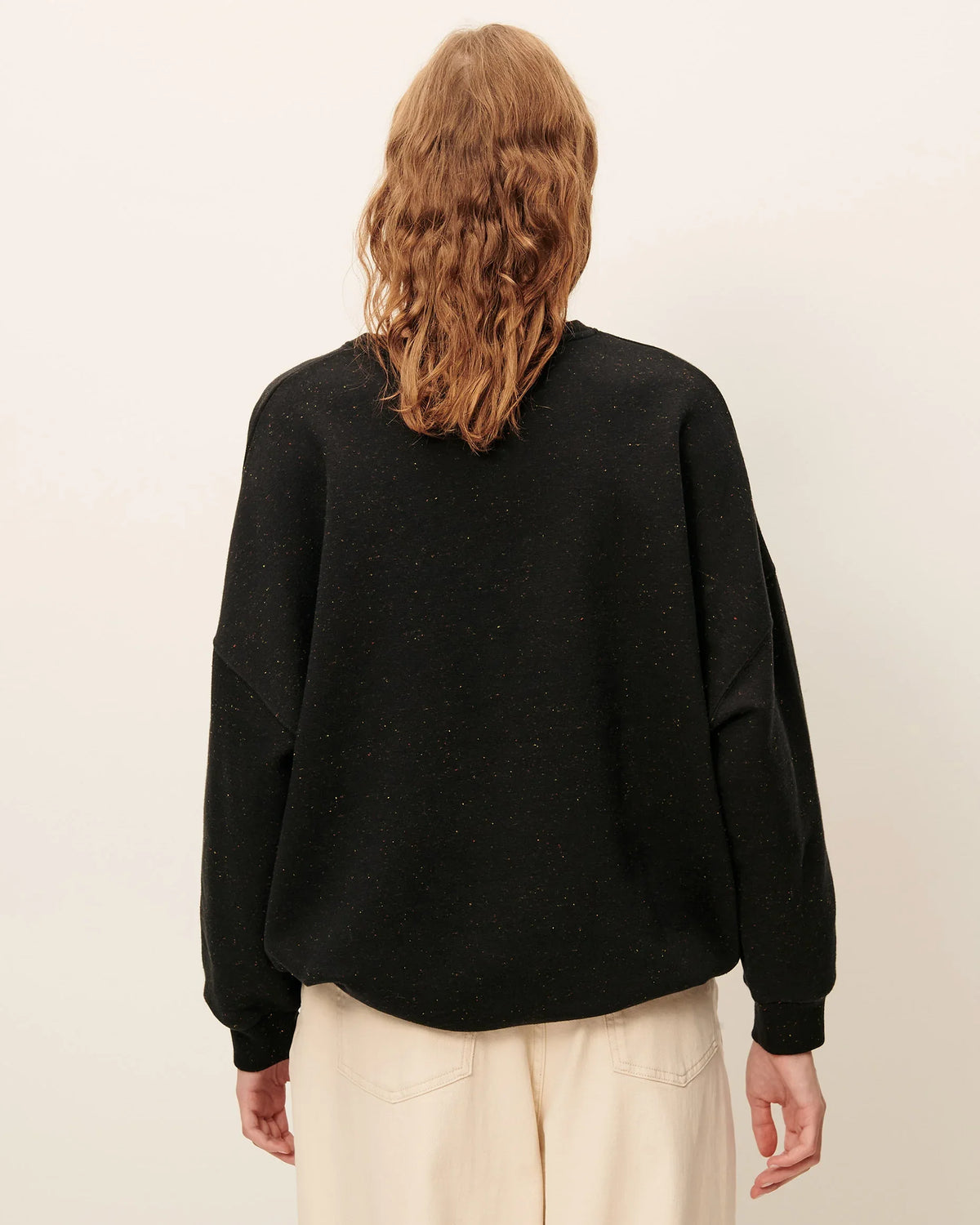 Chebbi fra Sessùn er en afslappet sweatshirt med en rummelig, oversized pasform.