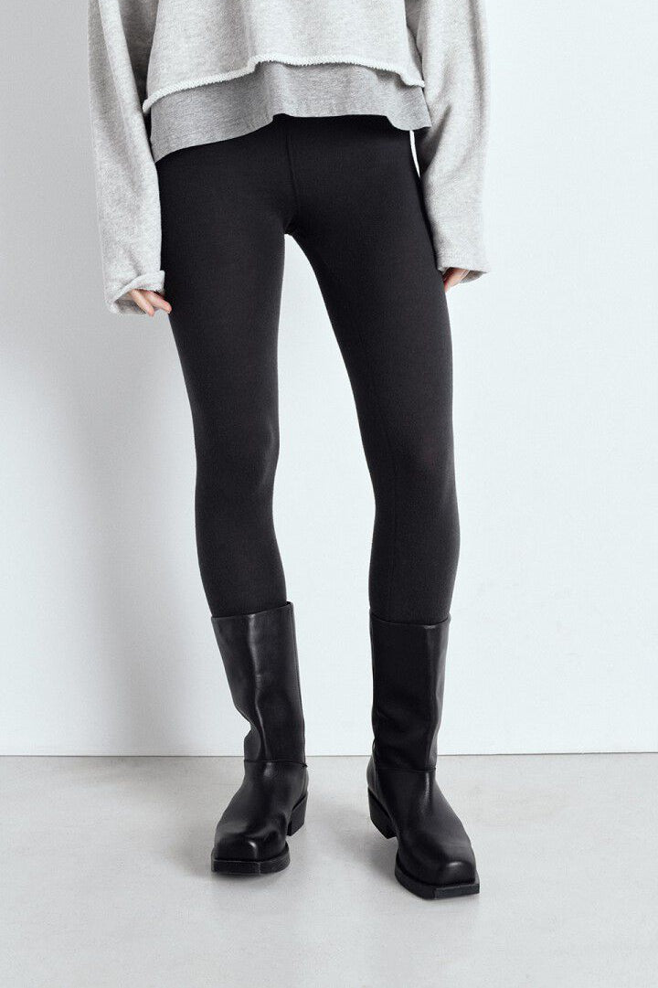 Ypawood leggings i Carbon Melange fra American Vintage på model