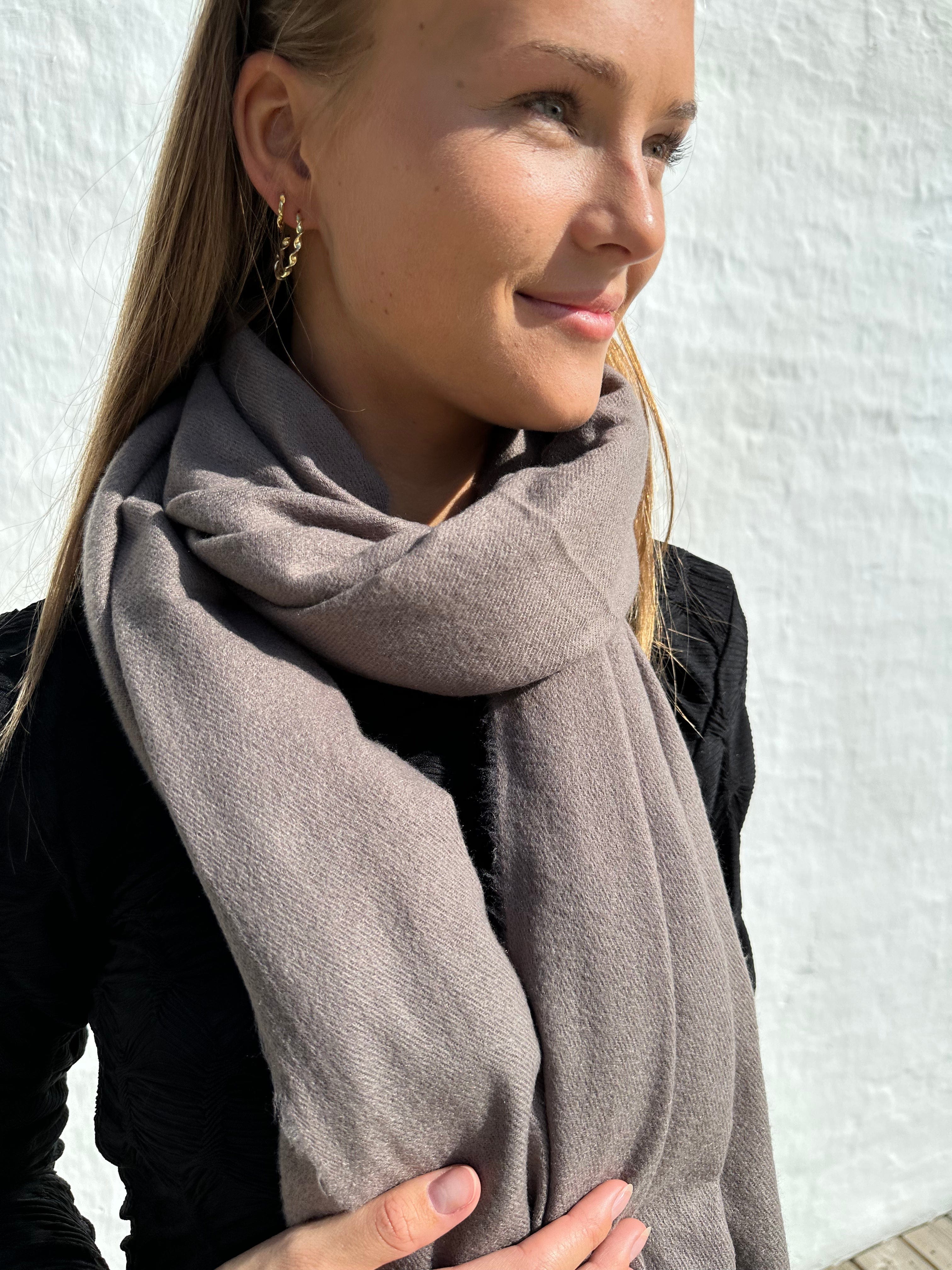 Andcopenhagen Basics - 70 % Cashmere Tørklæde Dark coffee - Yana