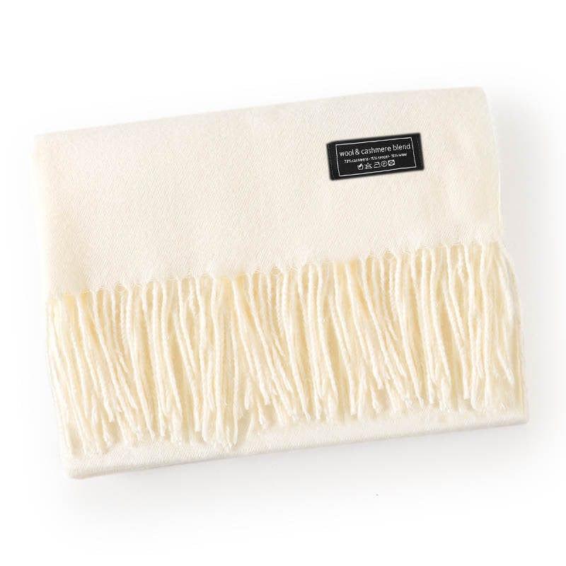 Off white cashmeretørklæde fra Andcopenhagen Basics, model Yana, 70% cashmere med frynser.