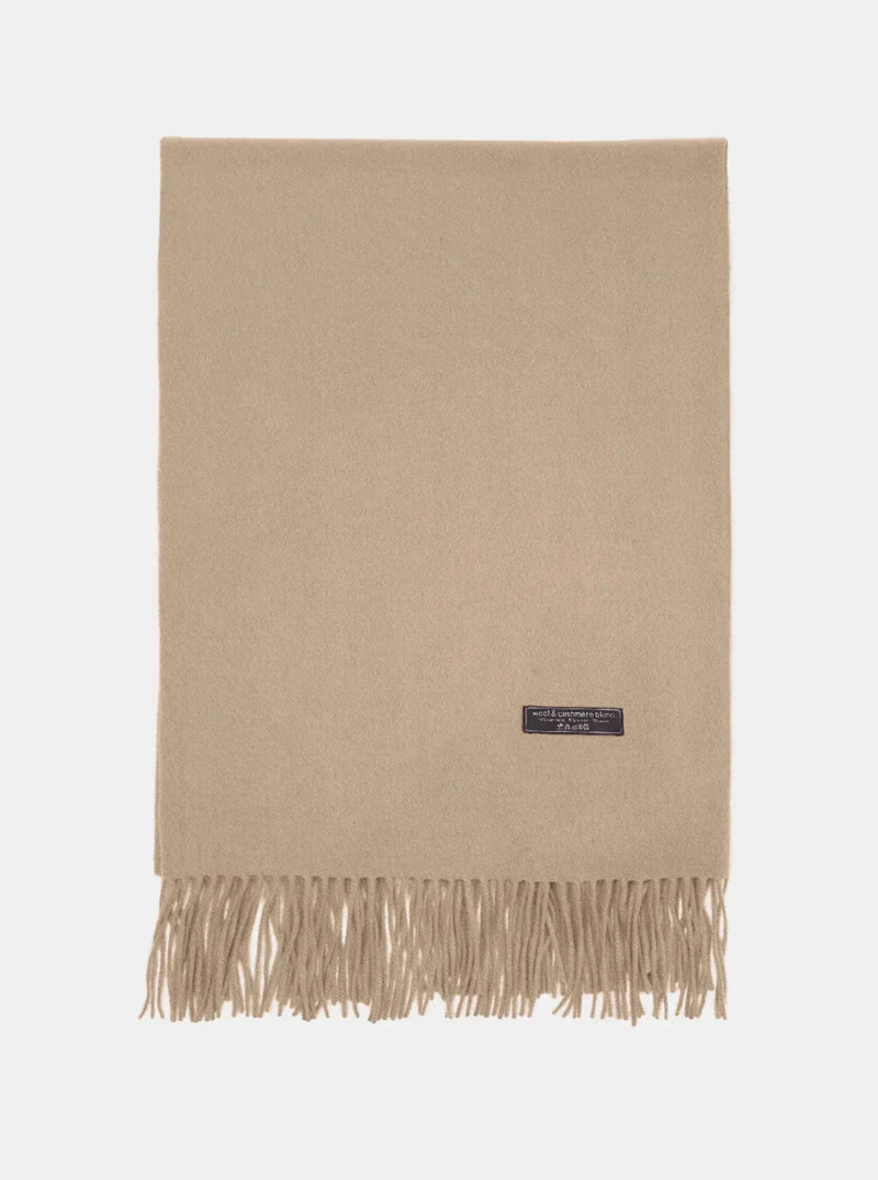 Beige cashmeretørklæde fra Andcopenhagen Basics, 70% cashmere, model Yana, med frynser.