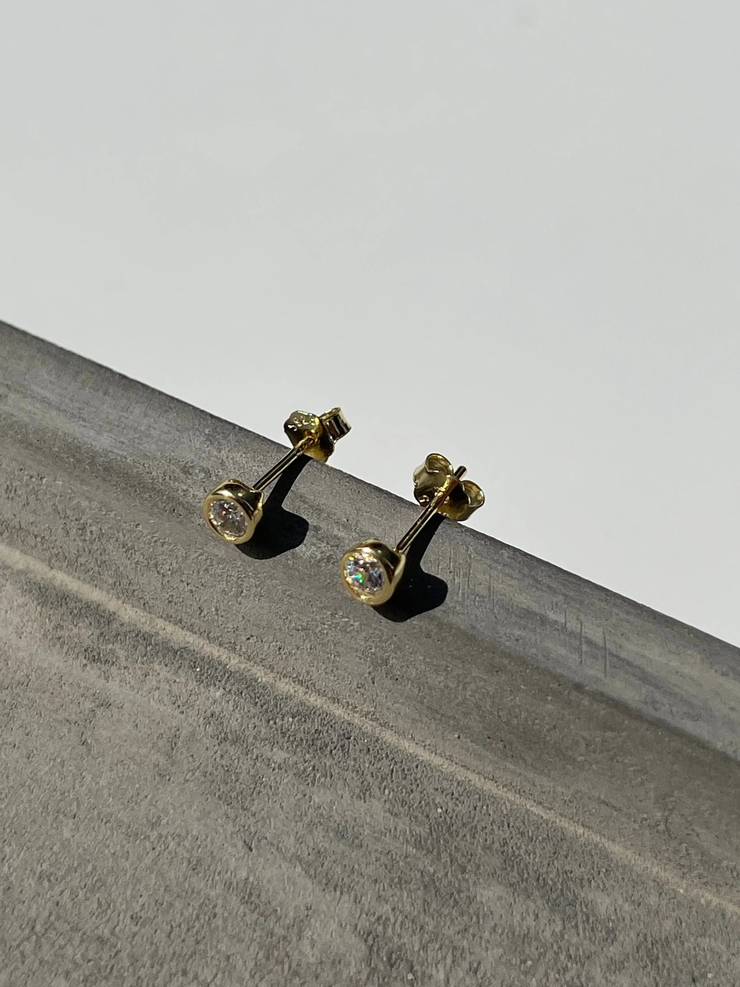 Andcopenhagen Jewelry - Øreringe studs - 18 karat guldbelagt 925 sterlingsølv - Funk zirkon stud