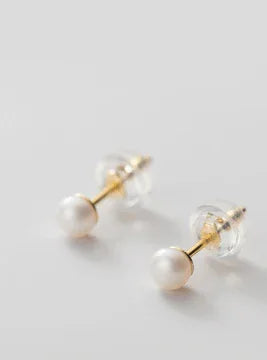 Andcopenhagen Smykker Andcopenhagen - Lille jazz pearl stud - 18 karat guldbelagt sterlingsølv ørestikker med fersvands perler