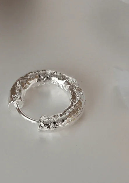 Nina chunky hoop ørering i 925 sterlingsølv fra Andcopenhagen Jewelry, vises på lys baggrund.