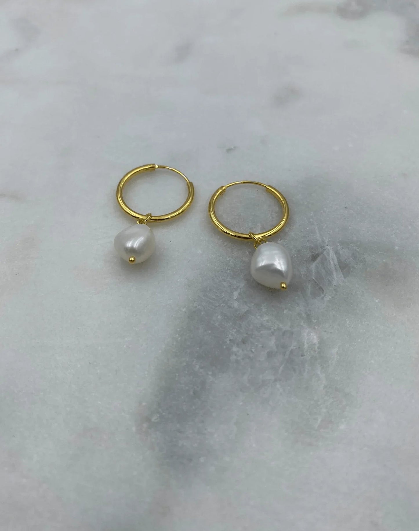 Andcopenhagen Jewelry - Øreringe hoops - 18 karat guldbelagt 925 sterlingsølv - Stinna Pearl hoop
