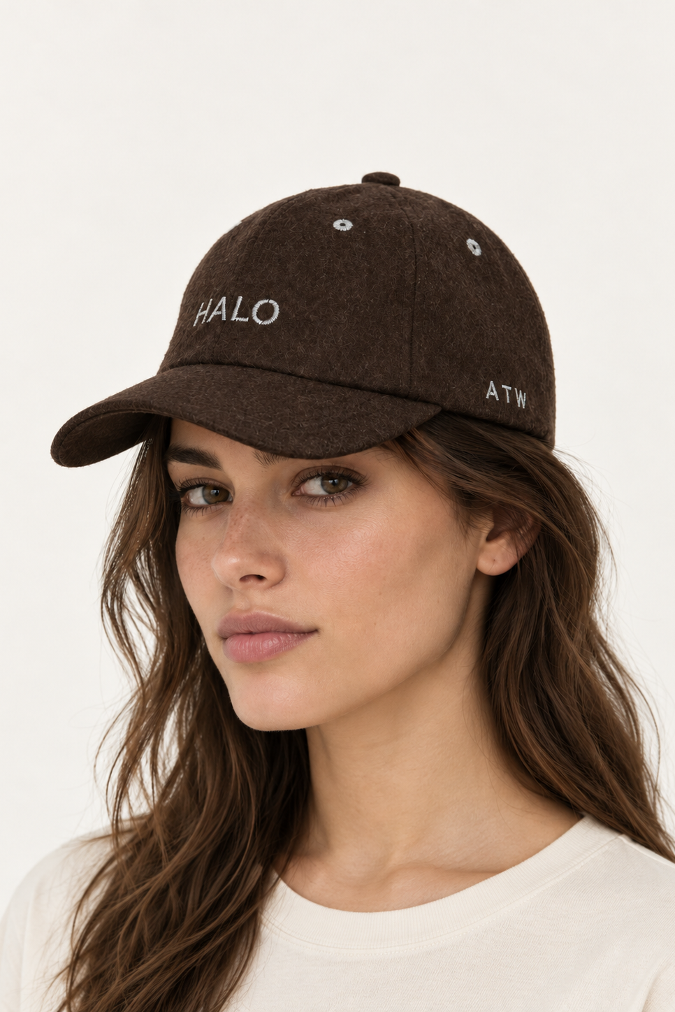 HALO WOOL LOGO CAP på kvinde