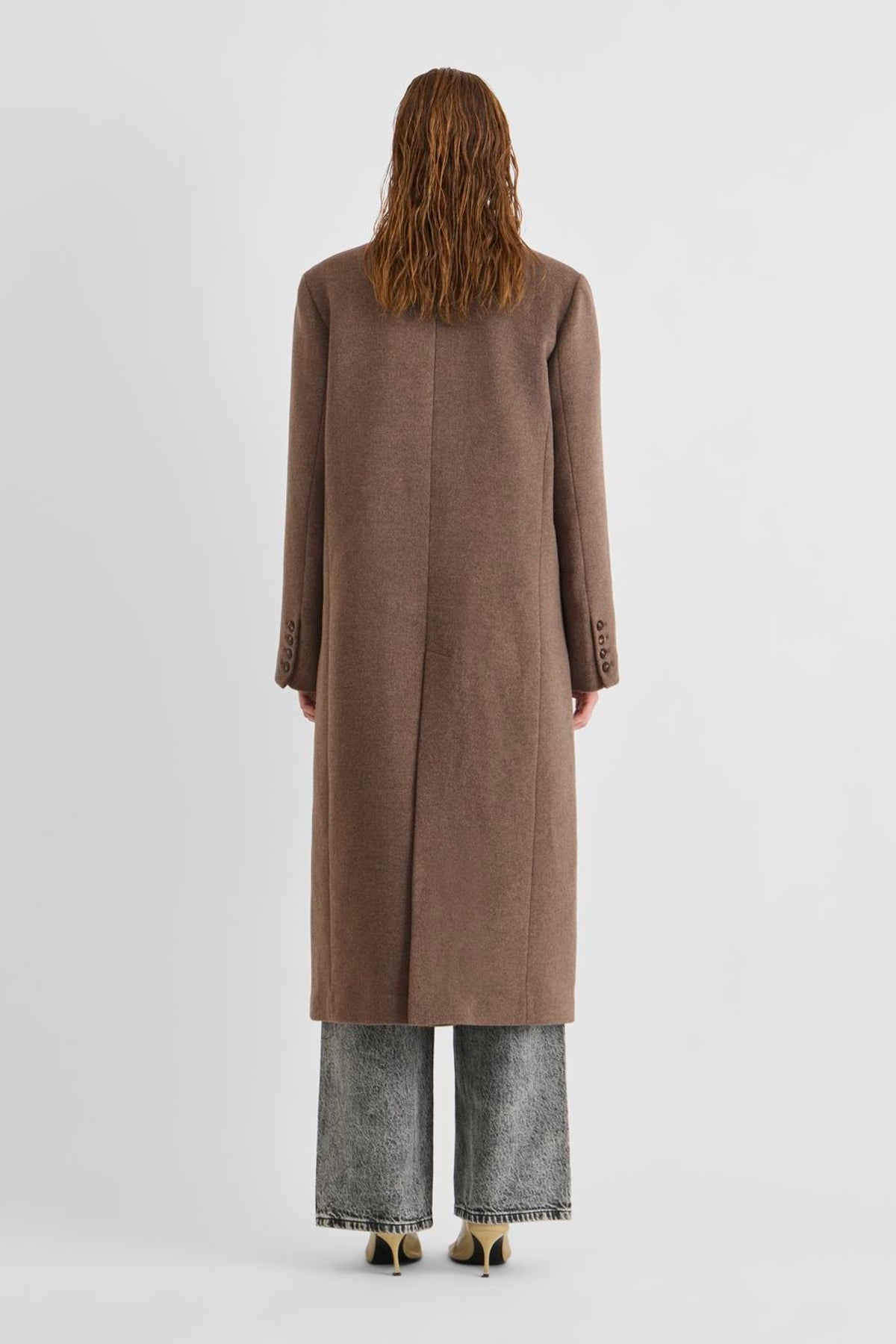 Vila Rouriley long sleeve coat in dark brown mélange, made of 50% recycled wool and 50% polyester, shown on a model from the