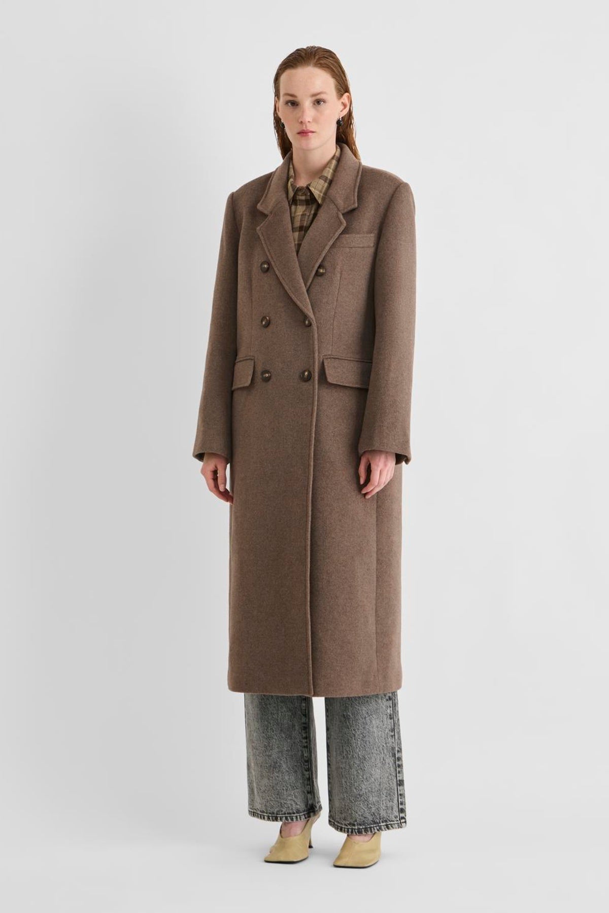 Vila Rouriley long sleeve coat in dark brown, made of 50% recycled wool and 50% polyester, shown on a model.